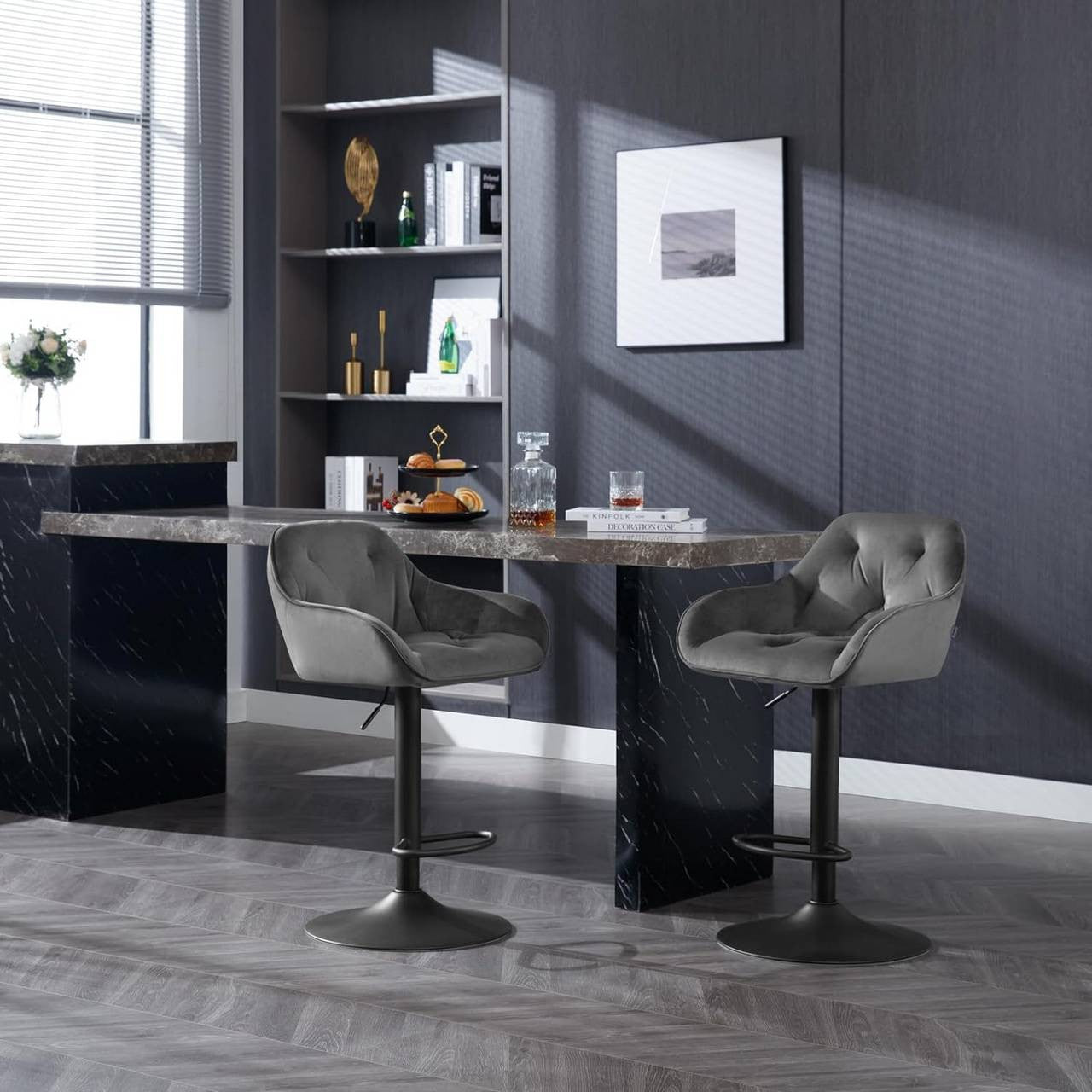 24goodz Velvet Bar Stool with Armrests - Ergonomic Comfort - Adjustable Height - Velvet and Metal - Dark Grey/Black