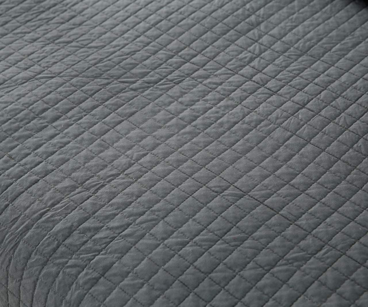24goodz Reversible Patchwork Quilt - Comfortable and Breathable - Versatile for All Seasons - 100% Polyester - Dark Grey - 240 x 260 cm