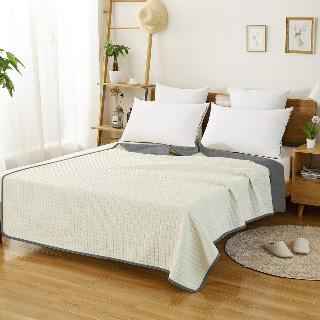 24goodz Reversible Patchwork Bedspread - Comfortable and Breathable - Versatile for All Seasons - 100% Polyester - Grey + Cream - 230x260cm
