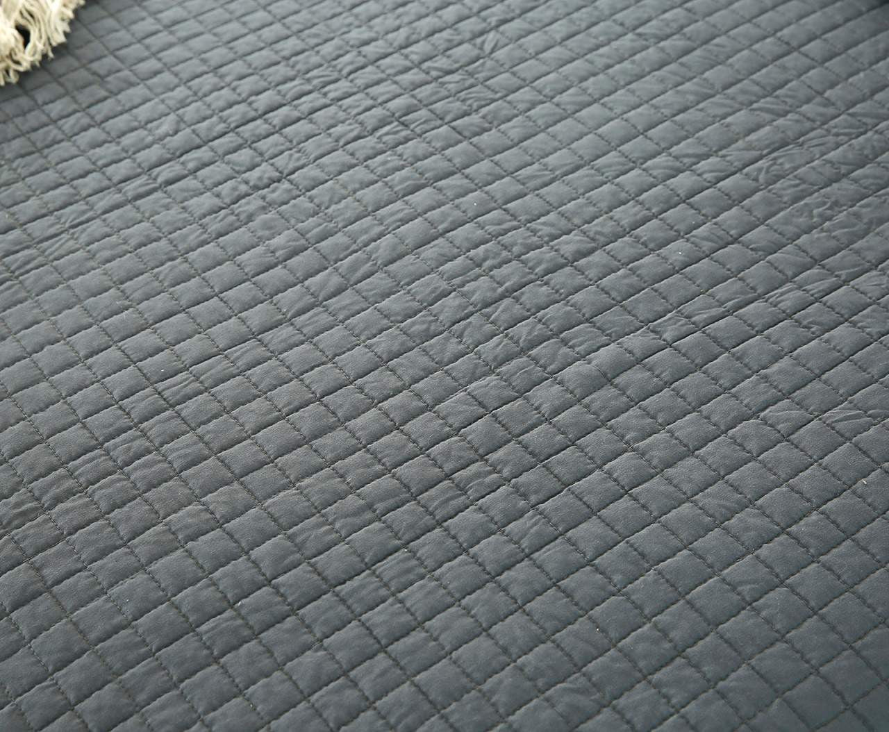 24goodz Reversible Patchwork Bedspread - Comfortable and Breathable - Easy Maintenance - 100% Polyester - Grey & Cream - 170 x 210 cm