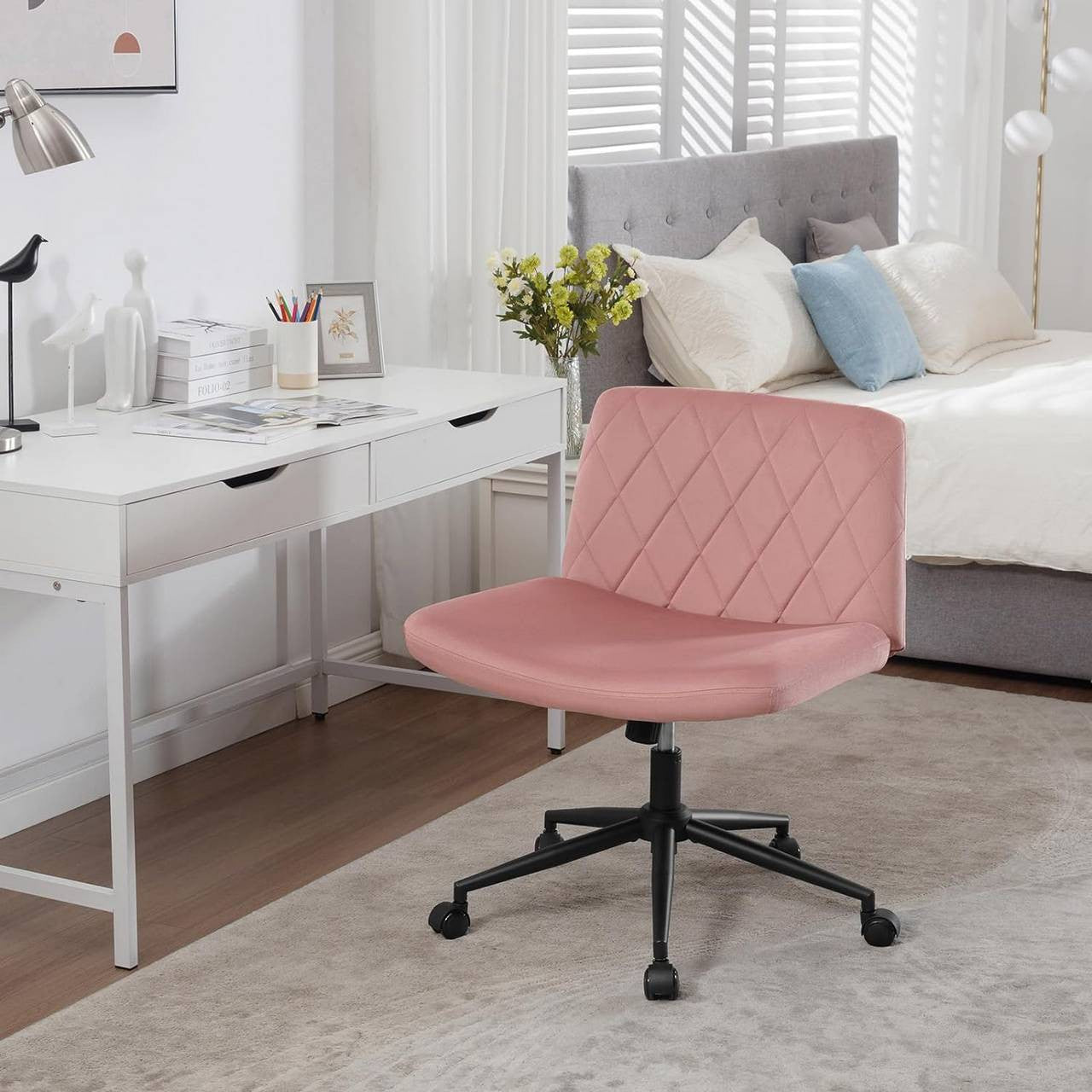 24goodz Velvet Office Chair - Ergonomic Design - Adjustable Height and Tilt - Velvet + Metal - Pink