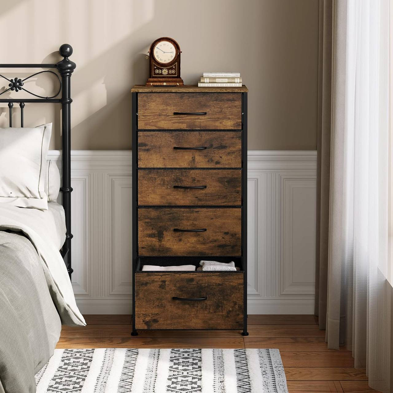 24goodz Vintage 5-Drawer Dresser - Stylish Storage Solution - Durable MDF and Metal Frame - For Every Room - 45.5 x 95.5 x 30 cm