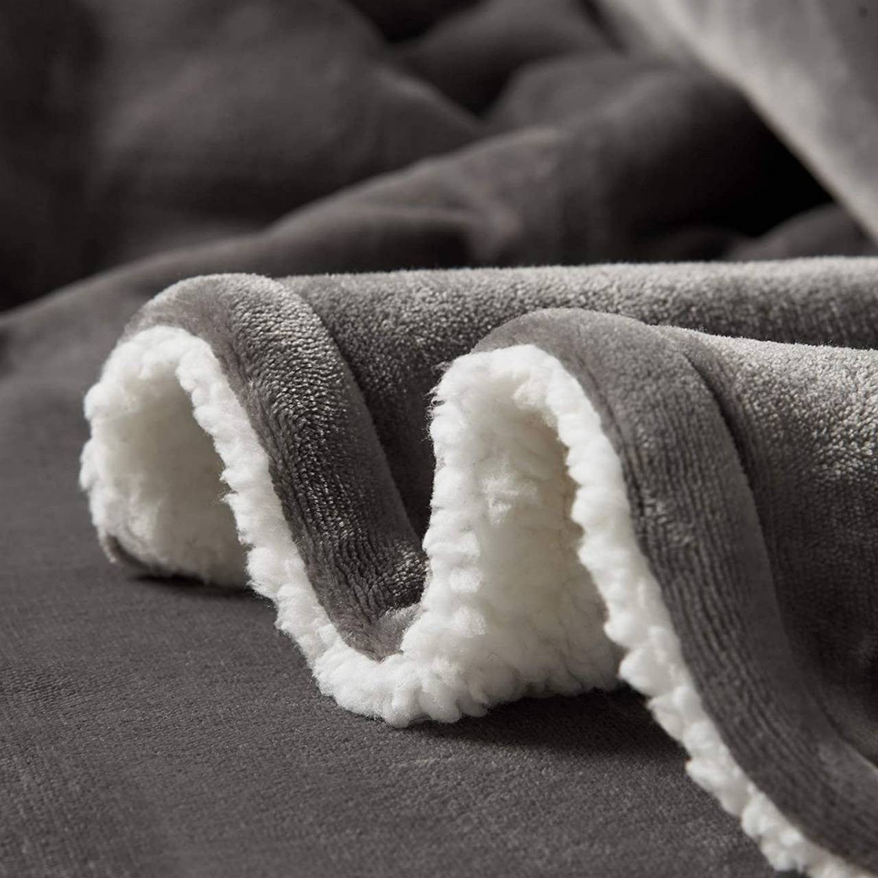 24goodz Cozy Sherpa Blanket - Thick and Warm - Durable and Easy to Maintain - 100% Polyester - Grey - 150x200cm