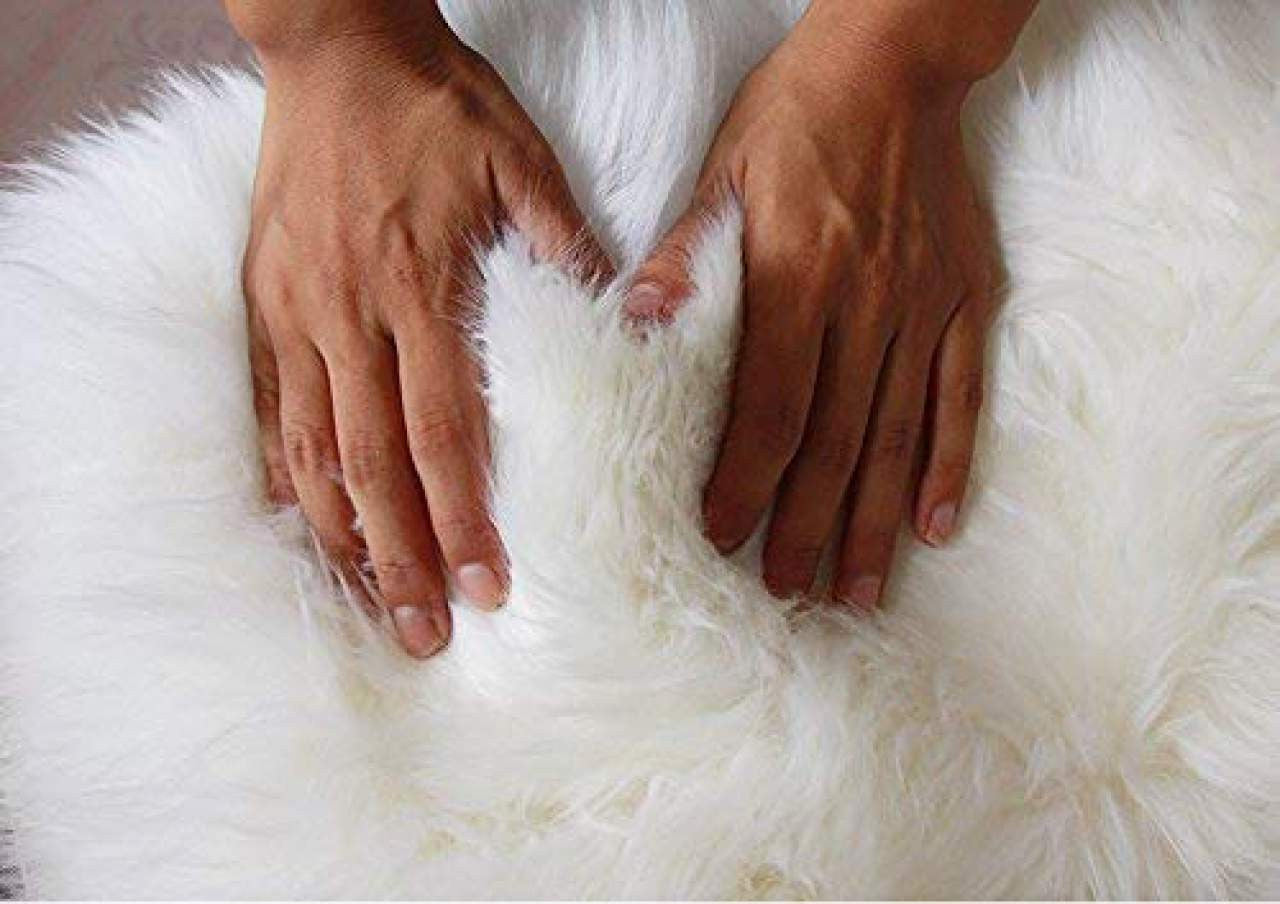 24goodz Eco Lambskin Rug - 100% Natural Material - Self-Cleaning and Stain-Resistant - 100% Natural Sheepskin - For Home Decor - White - ws