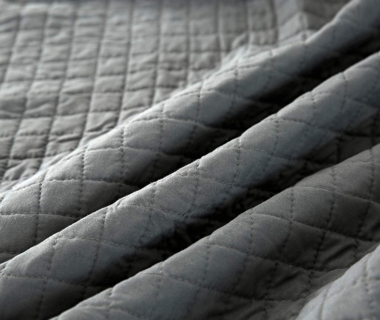 24goodz Reversible Patchwork Quilt - Comfortable and Breathable - Versatile for All Seasons - 100% Polyester - Dark Grey - 240 x 260 cm