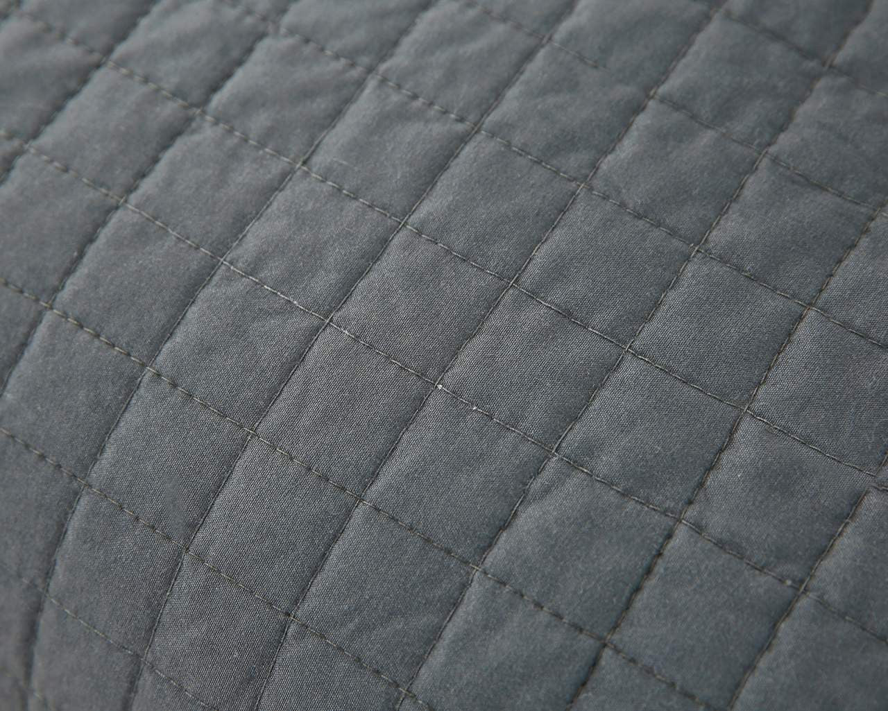 24goodz Reversible Patchwork Quilt - Comfortable and Breathable - Versatile for All Seasons - 100% Polyester - Dark Grey - 240 x 260 cm