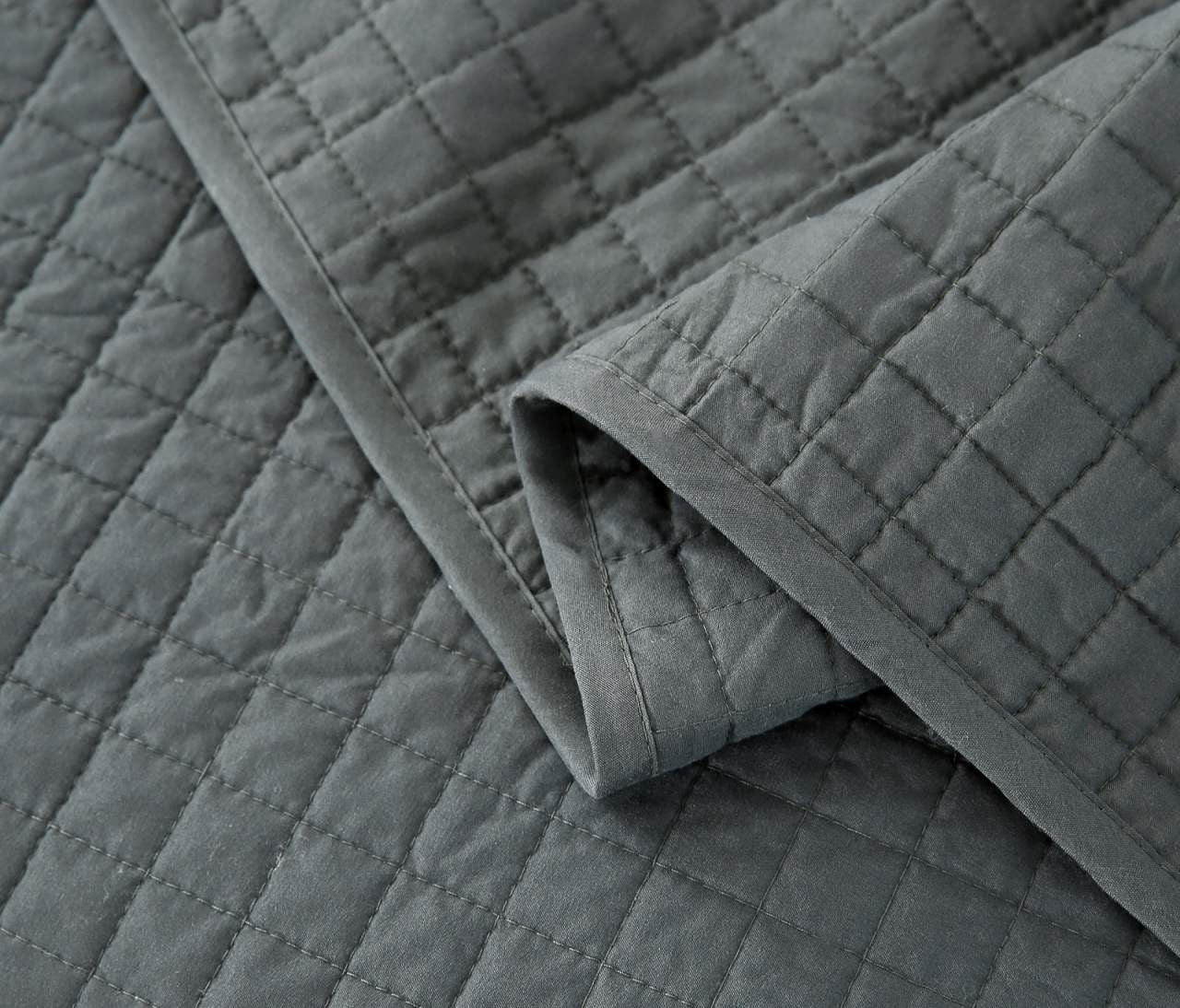 24goodz Reversible Patchwork Quilt - Comfortable and Breathable - Versatile for All Seasons - 100% Polyester - Dark Grey - 240 x 260 cm