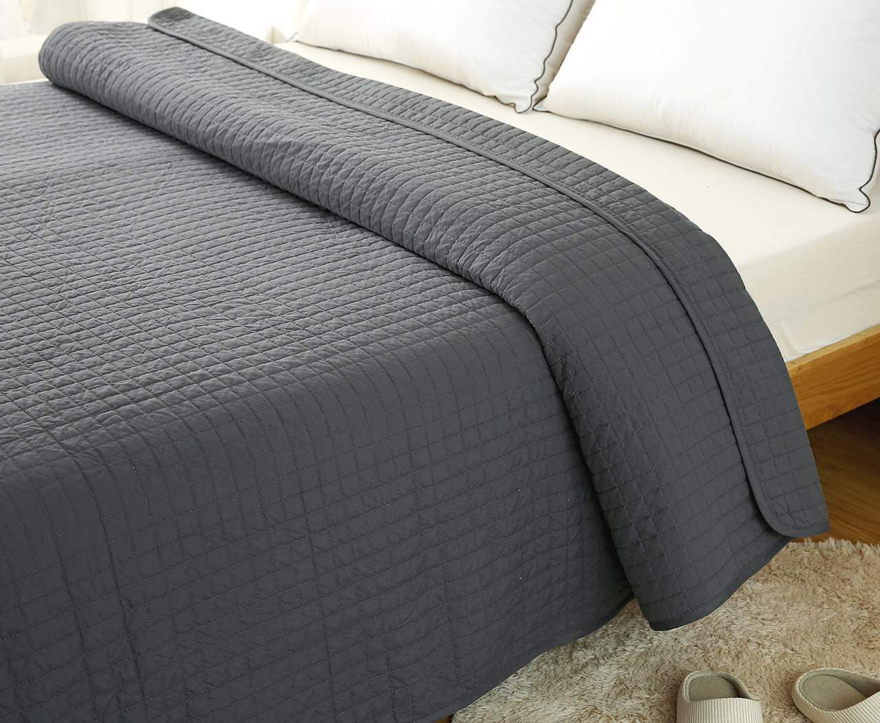 24goodz Reversible Patchwork Quilt - Comfortable and Breathable - Versatile for All Seasons - 100% Polyester - Dark Grey - 240 x 260 cm