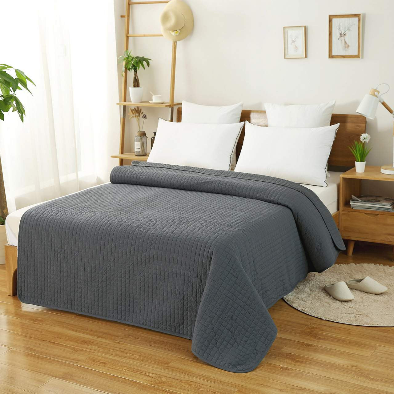 24goodz Reversible Patchwork Quilt - Comfortable and Breathable - Versatile for All Seasons - 100% Polyester - Dark Grey - 240 x 260 cm