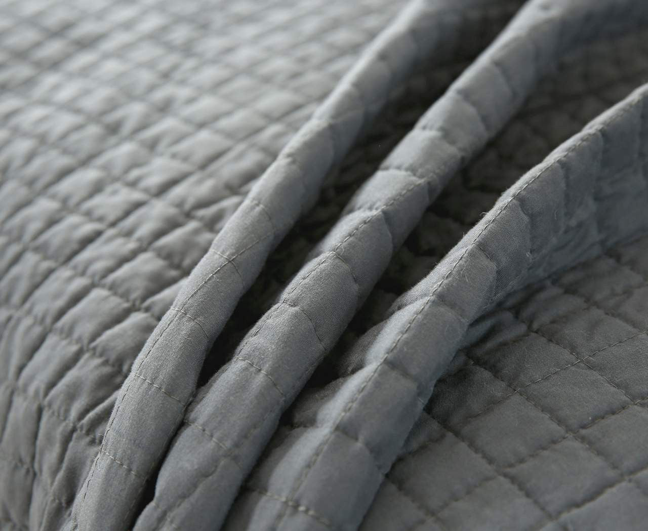 24goodz Reversible Patchwork Bedspread - Comfortable and Breathable - Versatile for All Seasons - 100% Polyester - Grey + Cream - 230x260cm