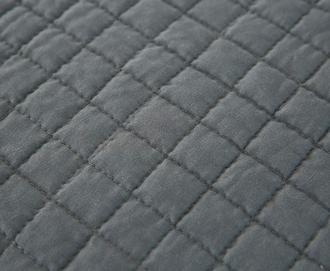 24goodz Reversible Patchwork Bedspread - Comfortable and Breathable - Easy Maintenance - 100% Polyester - Grey & Cream - 170 x 210 cm