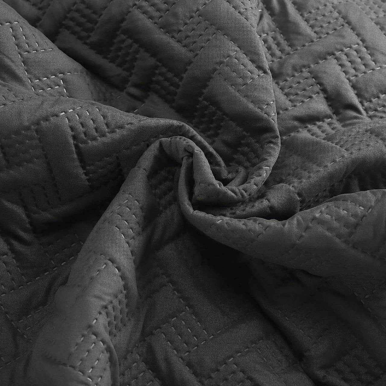 24goodz Geometric Pattern Bedspread - Reversible Design - 100% Microfiber - For All Seasons - Dark Grey/Cream - 170 x 210 cm